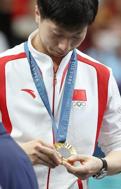 #马龙微笑着宣布将与奥运赛场告别#马龙：“我以前没好好看过金牌，但这次是最后一届