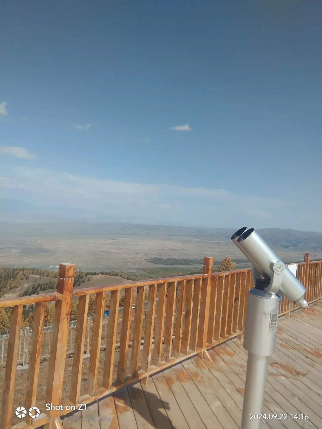 站在高处往下看
有山有水有蓝天