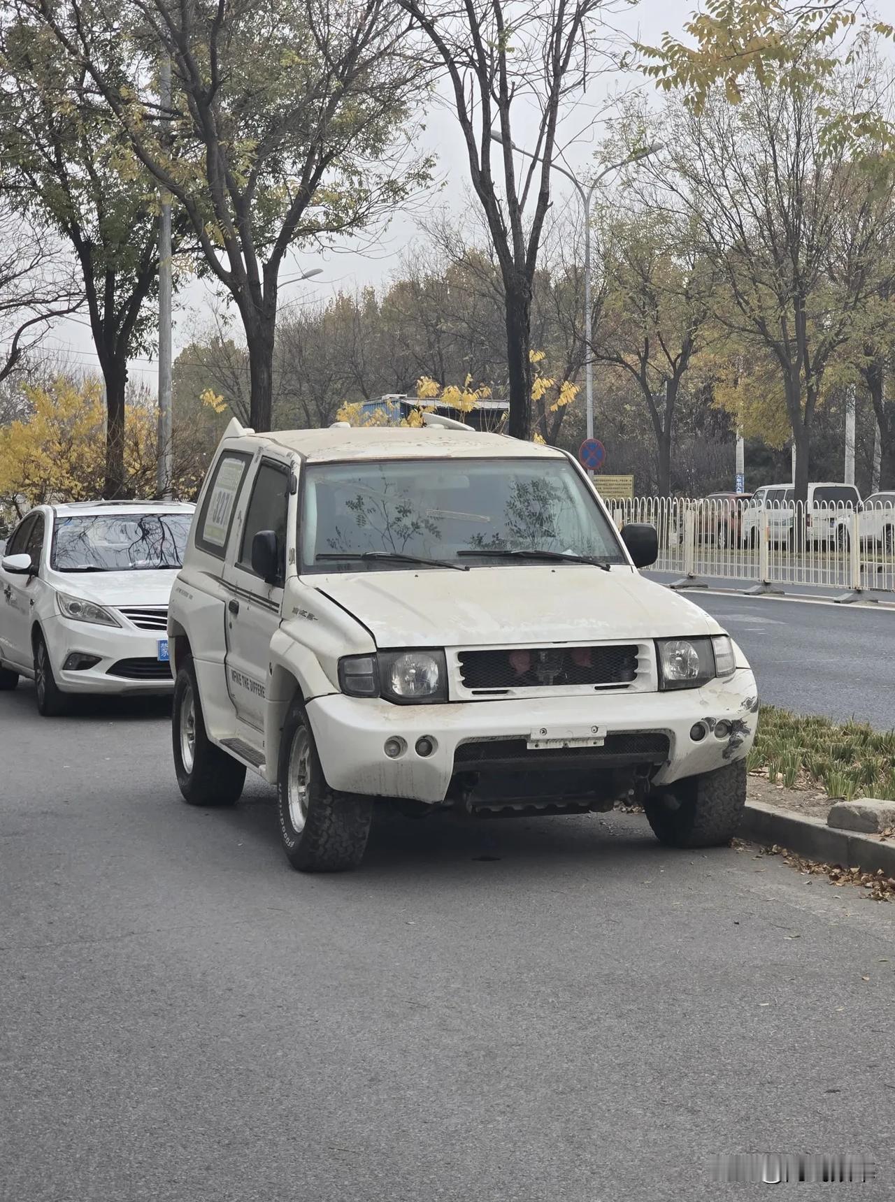 三菱evo就这么随意的扔在北京街头？
三菱Pajero Evolution当年按