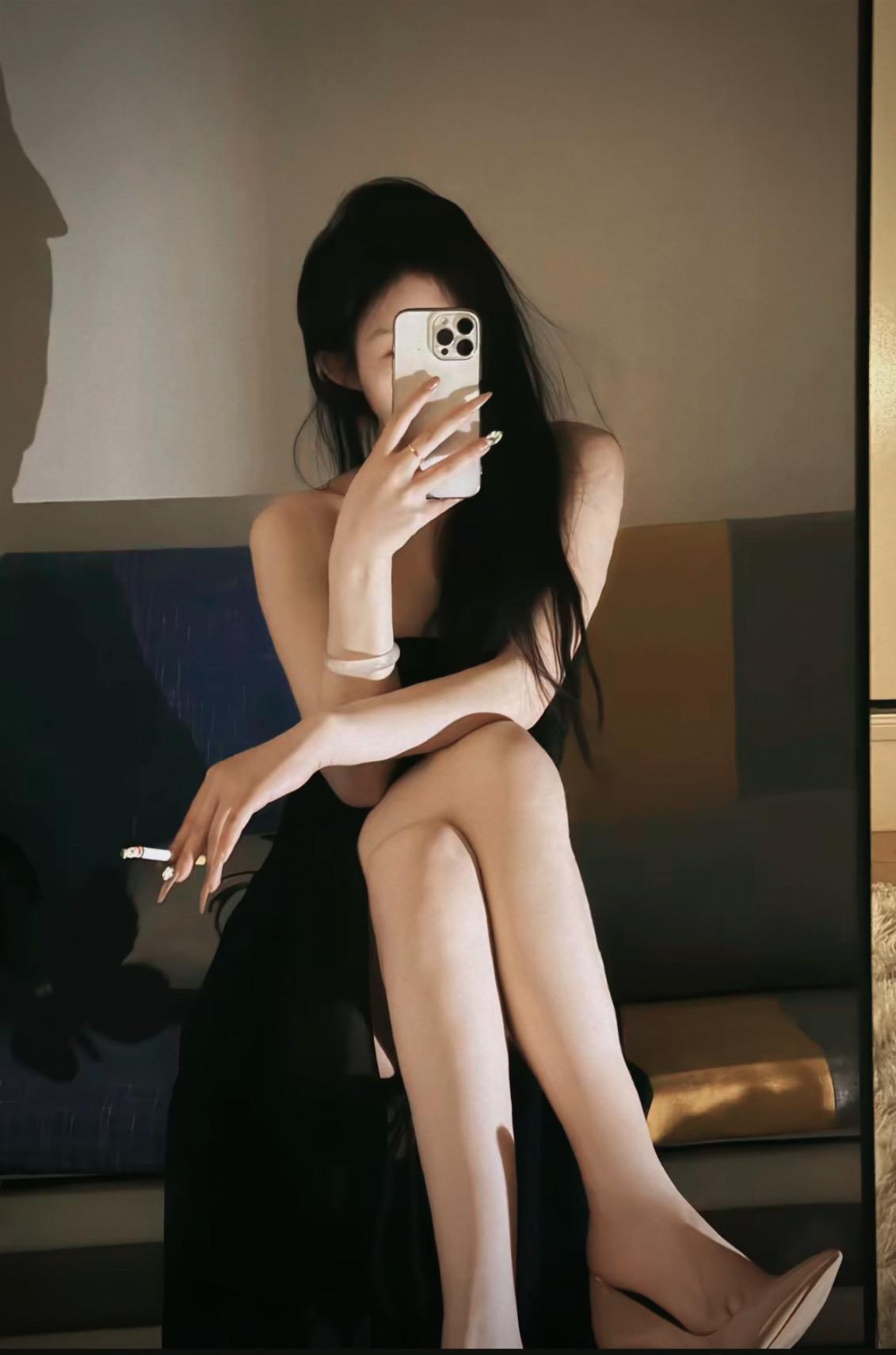 这么漂亮的年纪 为什么不让自己快乐人生何其短 要笑的格外甜…