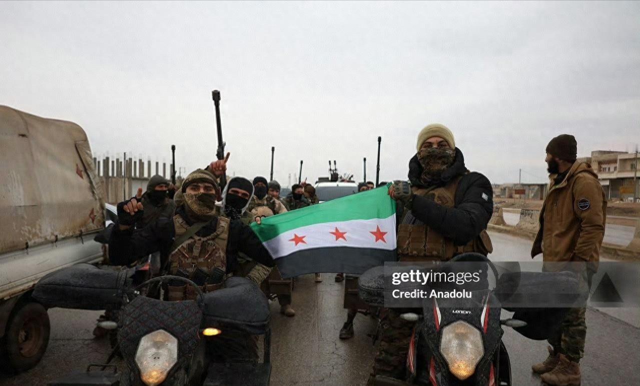 形势突然反转！上万援军进入叙利亚：库尔德武装向他们开放武器库

数周前，库尔德武