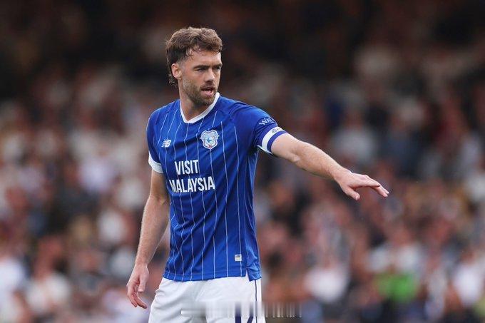 英媒Talksport透露，前阿森纳后卫钱伯斯有望加盟英冠升班马雷克瑟姆，这个赛