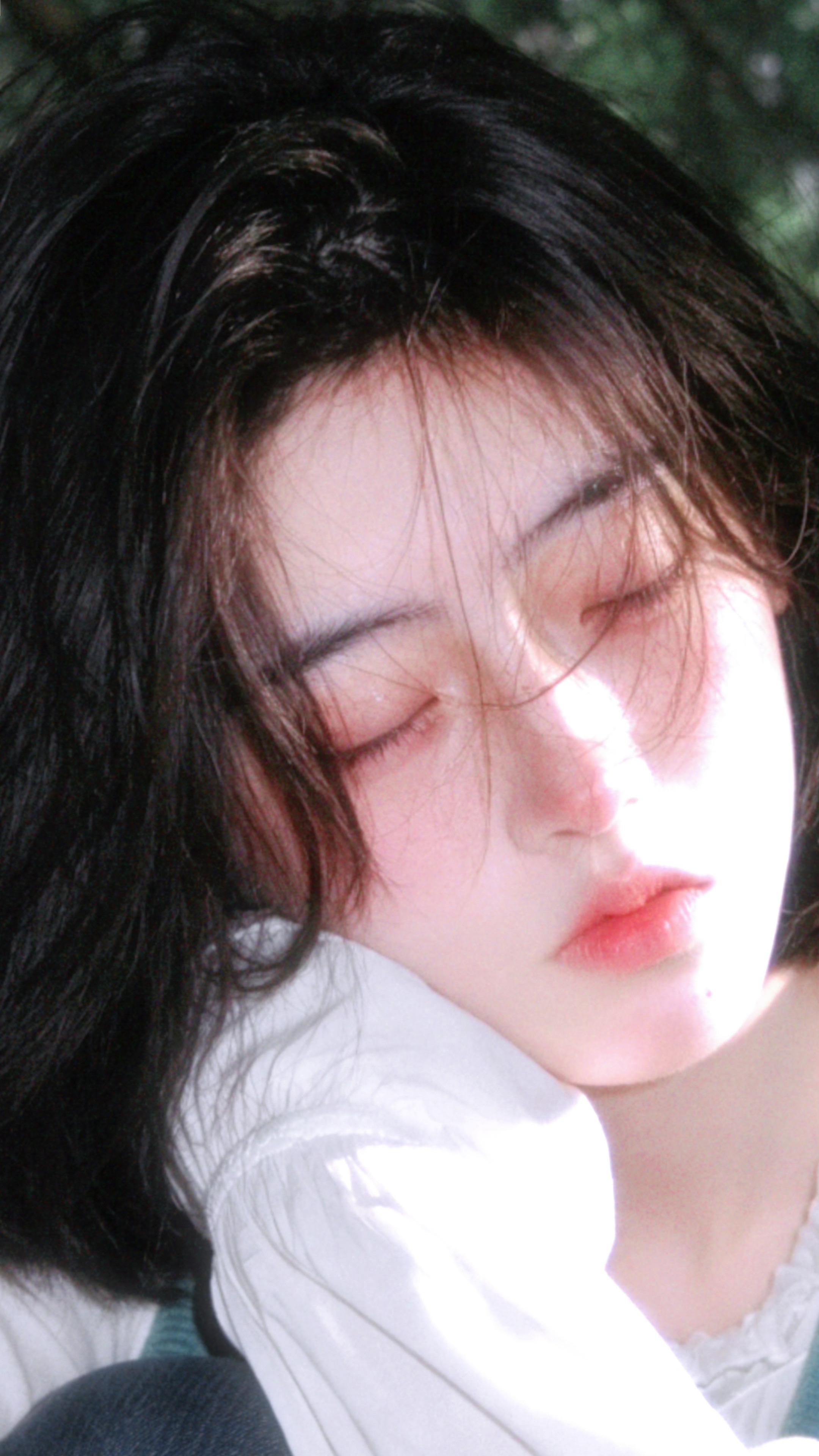 人间本不该令我欣喜的，但是你来了。