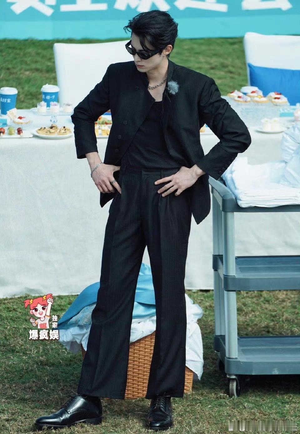 没发现王鹤棣的腿超级长吗，随便一拍就是统治区亲爱的客栈 王鹤棣沈月