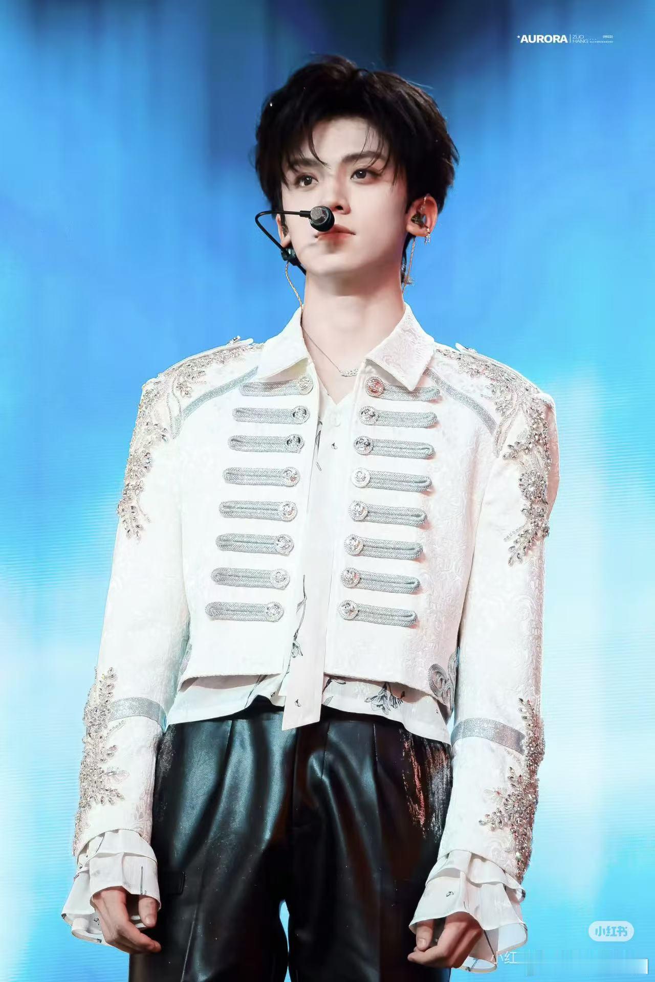 左航提醒大家带外套 左航真的好暖啊啊啊！喜欢！ 