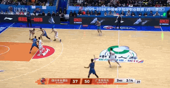 奎因半场5抢断，四川没有好控卫，球运转磕磕绊绊是病灶


奎因半场16分5板很正