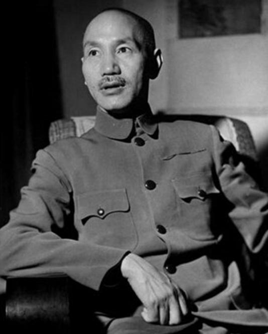 1949年一位国民党上将选择起义，不做官只养鸡：我不能对不起蒋介石啊！
1929