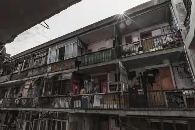 有人抄底老破小一买就是七八套城市“老破小”批量抄底现象，既体现了市场对优质租赁需