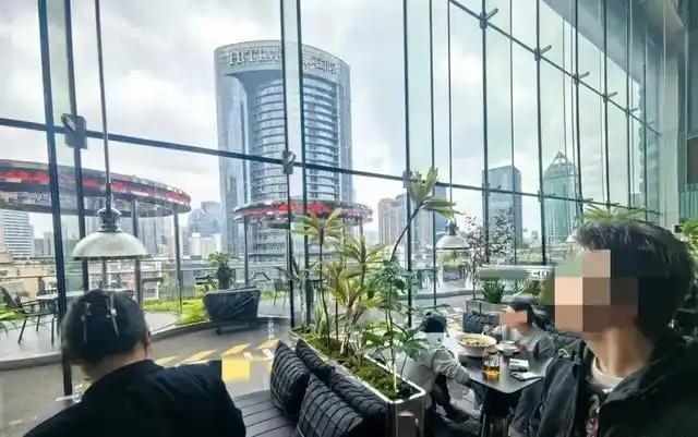 别再说中国只是“世界工厂”了。37个发达国家死死守住的微笑曲线两端，正在被我们一