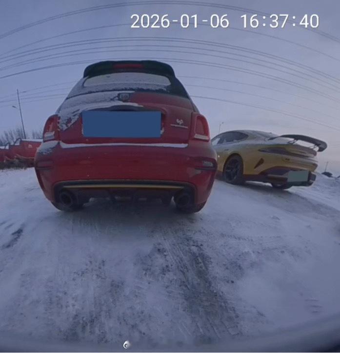 小米已到步目的地：小米app真的很细节，户外温度，座舱温度都可以看。刚到卸车，座