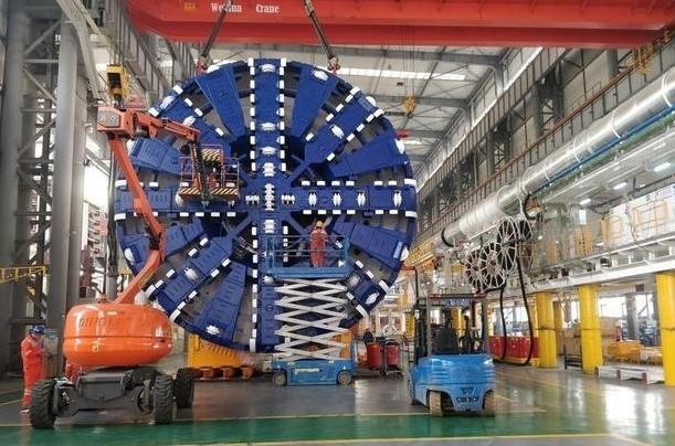 当年那台德国盾构机，修要100万，不修又怕出事，结果中国工程师拆开一看——根本不