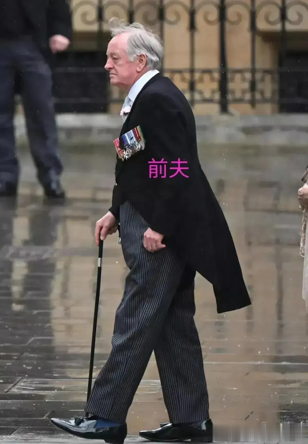 惊呆了！85岁的前夫安德鲁现场见证了前妻卡米拉的封后。

太棒了！虽然国王不是我