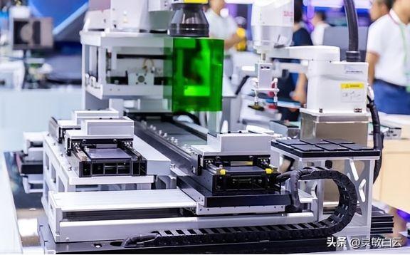 荷兰光刻机巨头ASML表示，现在在美国的技术封锁下，中企想获取EUV光刻机几乎不