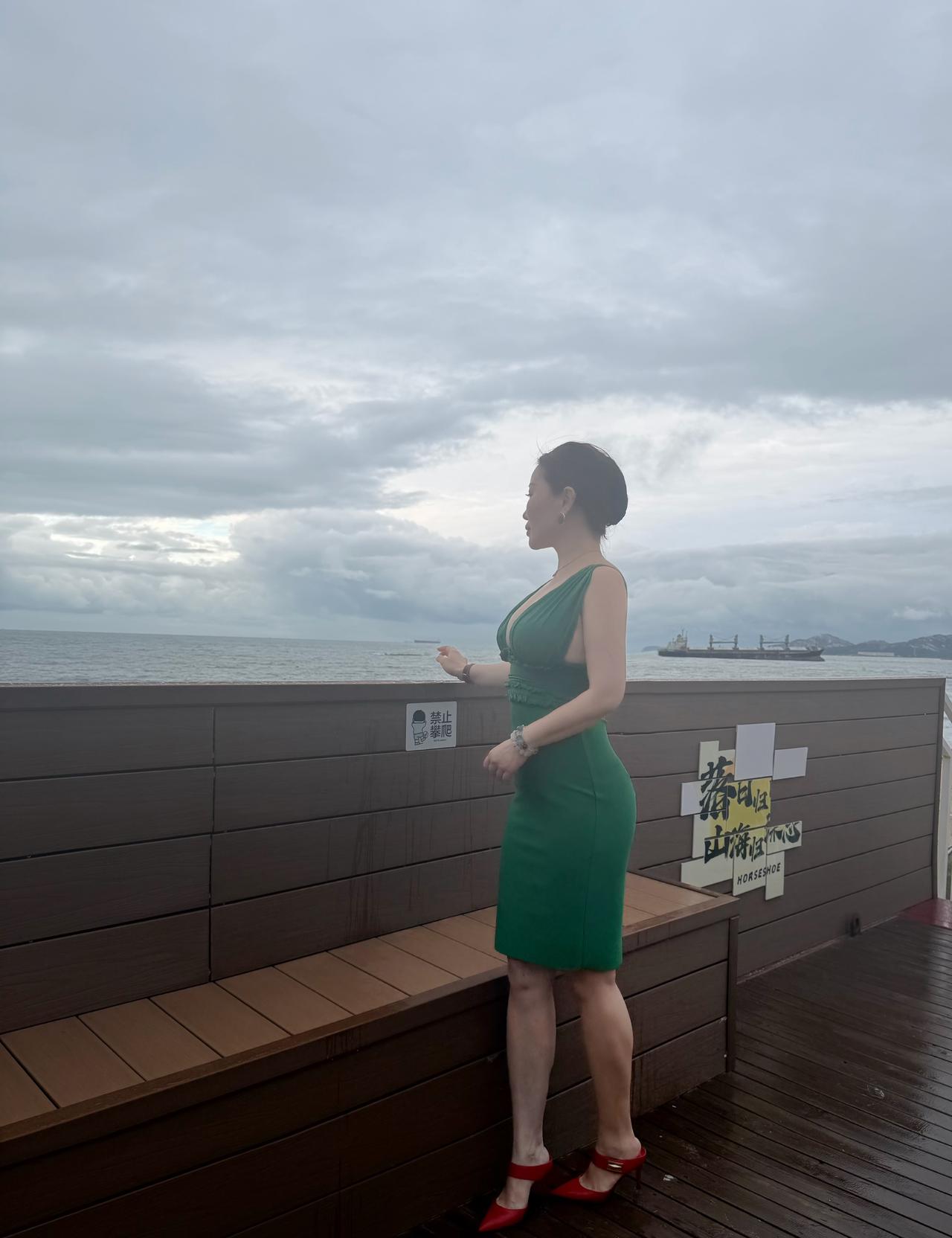 红配绿也不是不可以红配绿穿搭挑战