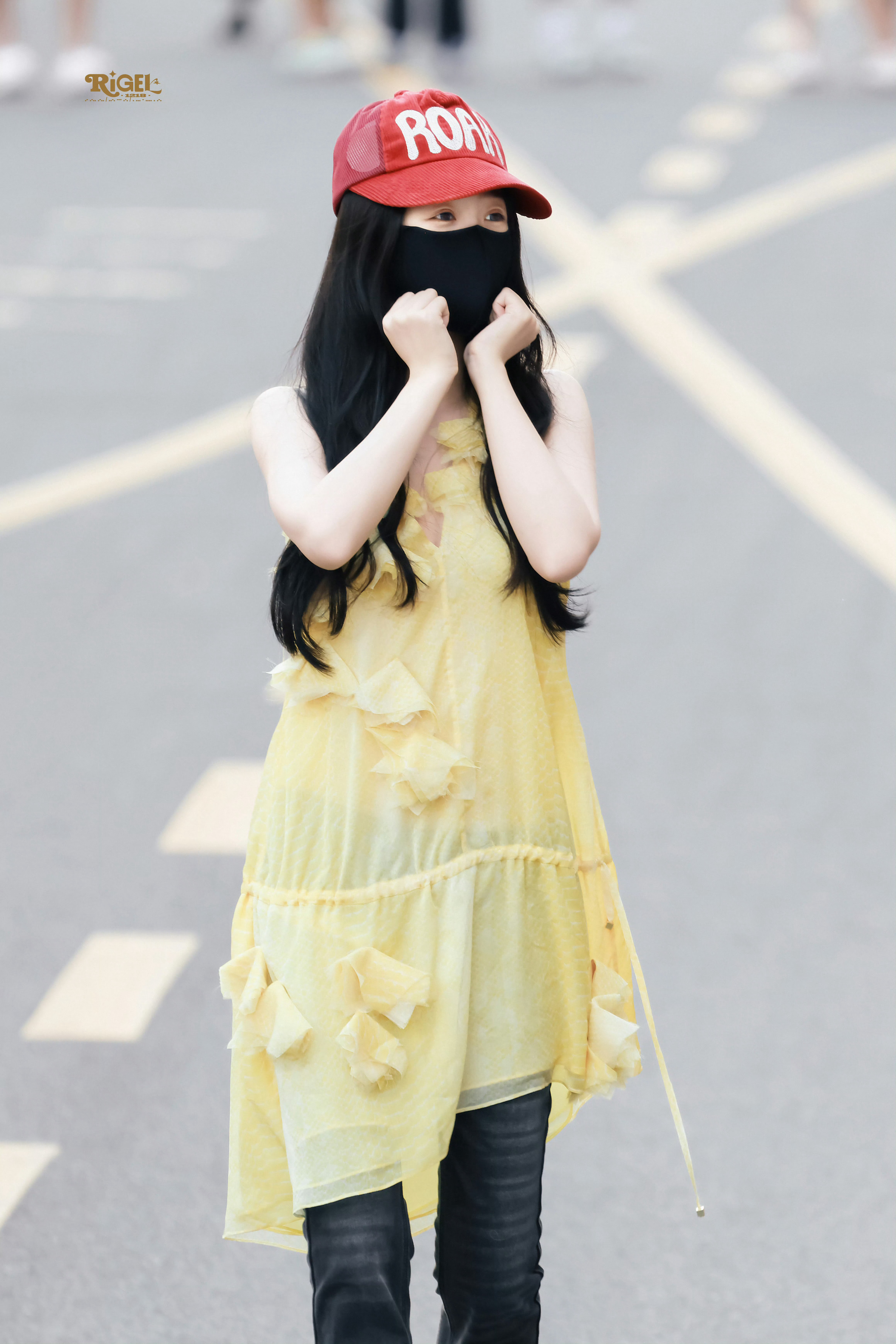 小兰花捧脸 