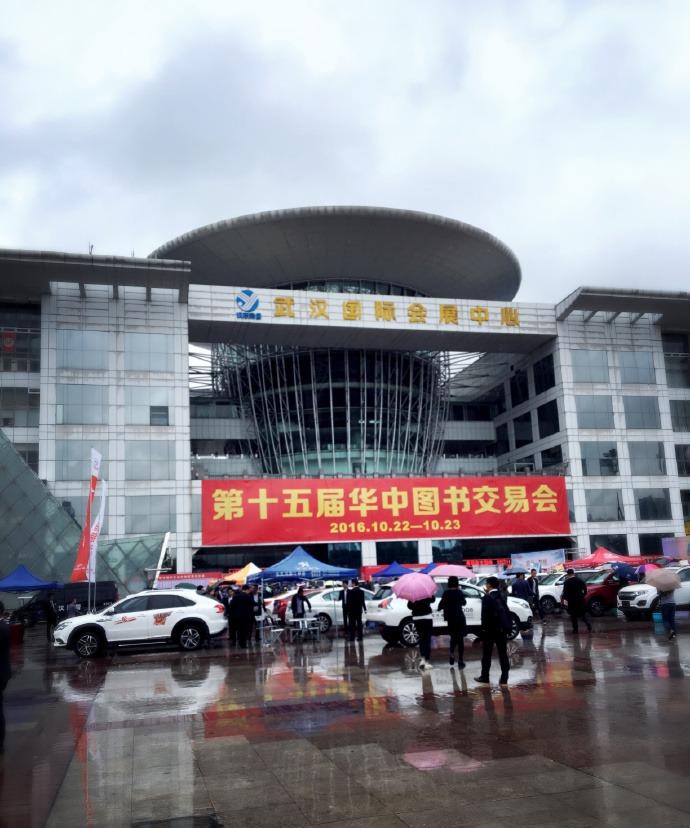 各位朋友，大家觉得财务总监到底该怎么识别企业的那些经营风险呢？每天面对一堆数据，