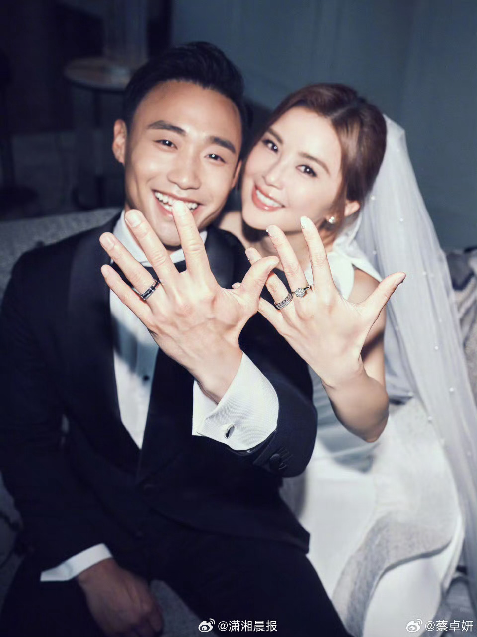 #蔡卓妍结婚#【#蔡卓妍感谢大家的祝福#】刚刚，发文宣布结婚，“恭喜我嫁你，恭喜