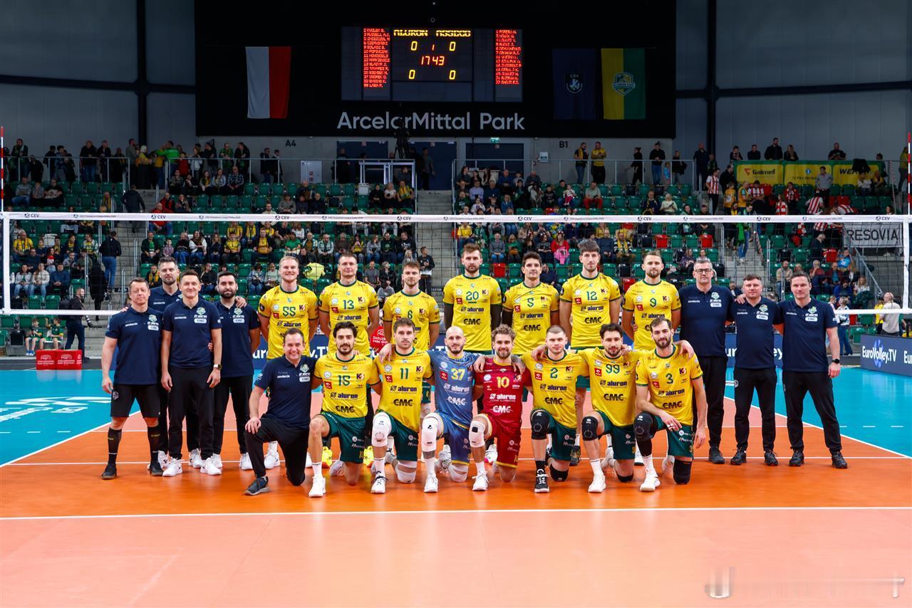 【男排欧冠】正赛D组，波兰扎维尔切在主场先丢一局情况下3-1力克同门热舒夫赢开门