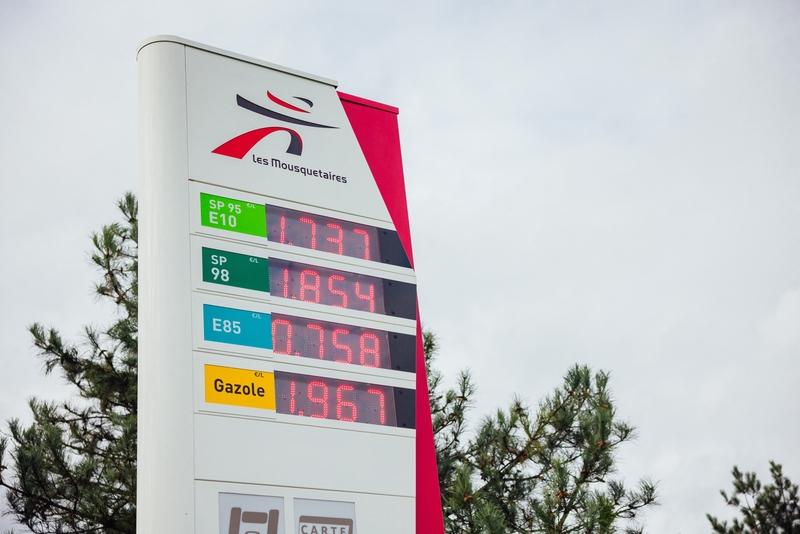 石油价格上涨对日常生活影响可不小。出行成本首当其冲，3月9日国内汽柴油价格大幅上