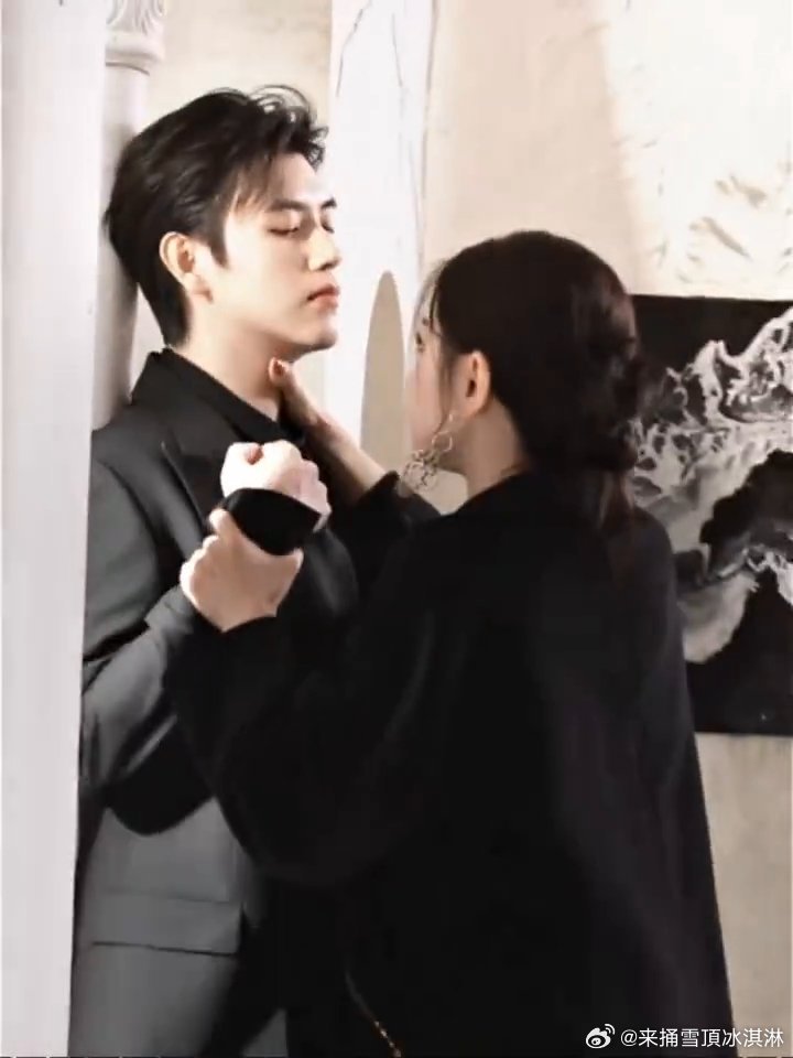 迪丽热巴掐脖陈飞宇迪丽热巴陈飞宇强制爱小剧场 哦莫哦莫 