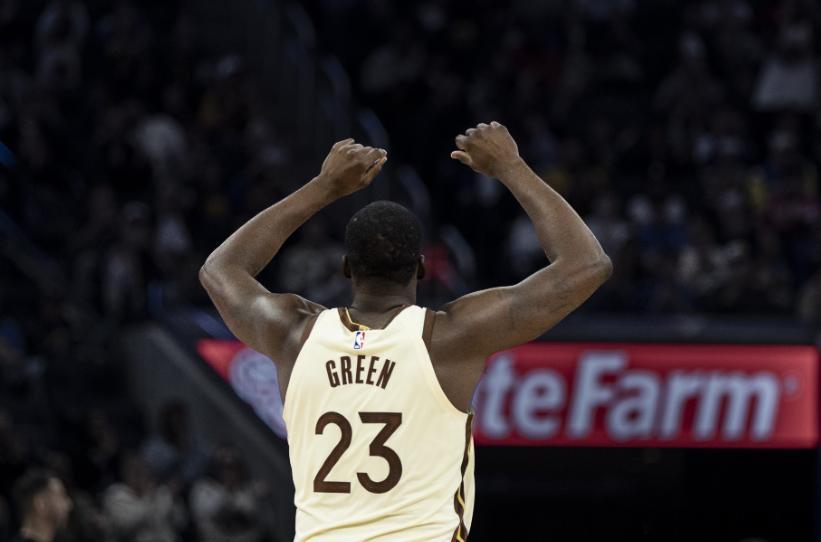 NBA常规赛，勇士98-99不敌太阳。此役，追梦打了30分钟，他9投3中，三分6