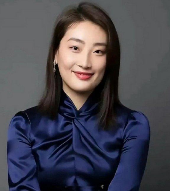 【宗馥莉重任宏胜集团法定代表人】1月2日，记者获悉，宗馥莉重新担任宏胜集团法定代