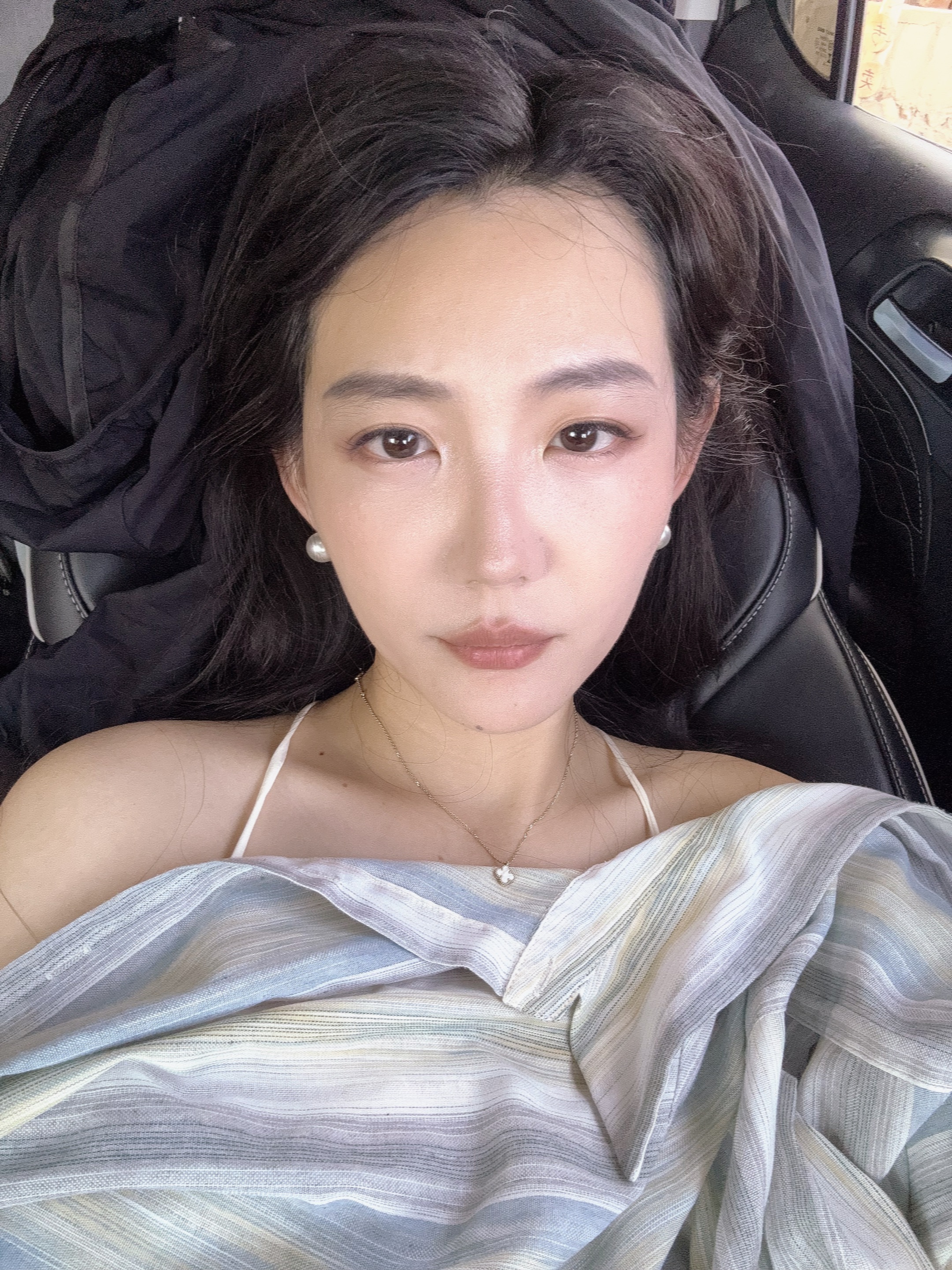 看我紧锁的眉头，出来玩的好心情全没了…冈仁波齐的片子迟迟出不来… 