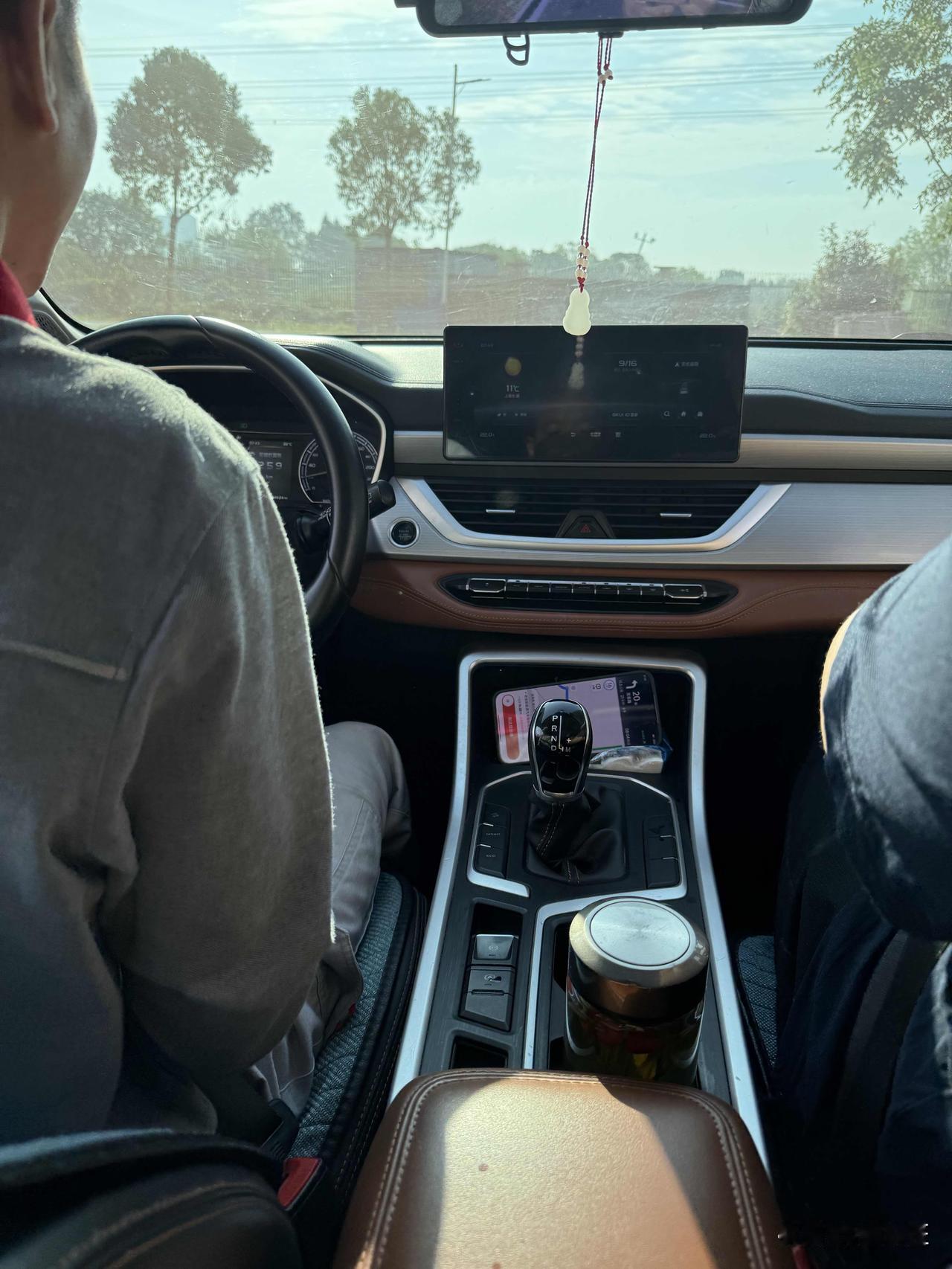 租车还是买车？ 网约车的师傅“现实”，
我问“师傅这车好新啊，您这车开了多久”