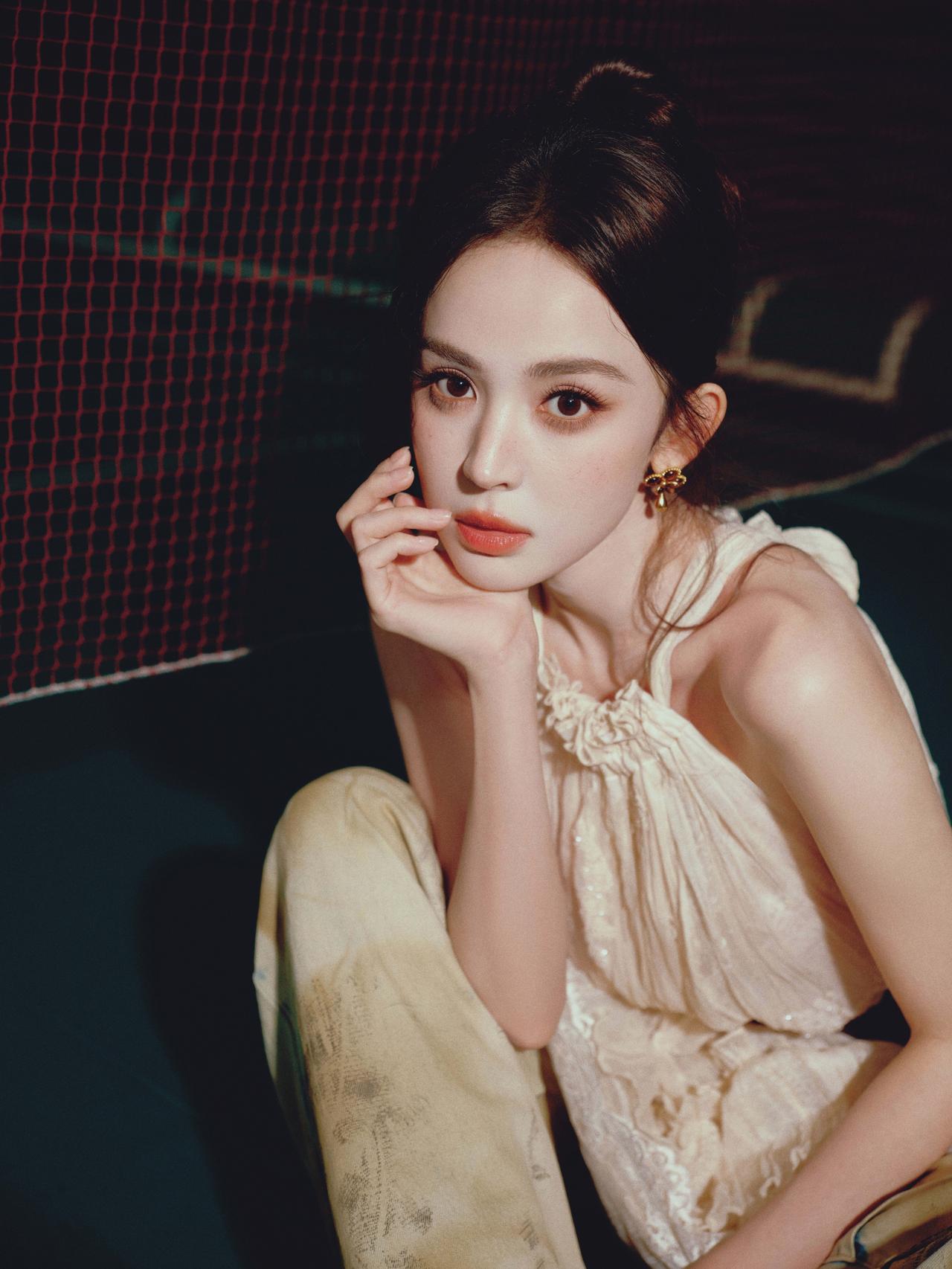娜扎画报，明艳风女神！