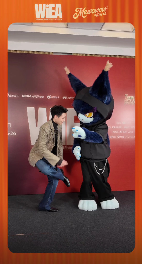 马群耀闯祸会传染 全自动闯祸机这次闯进了WIEA和初次见面的好朋友见面礼就是一个