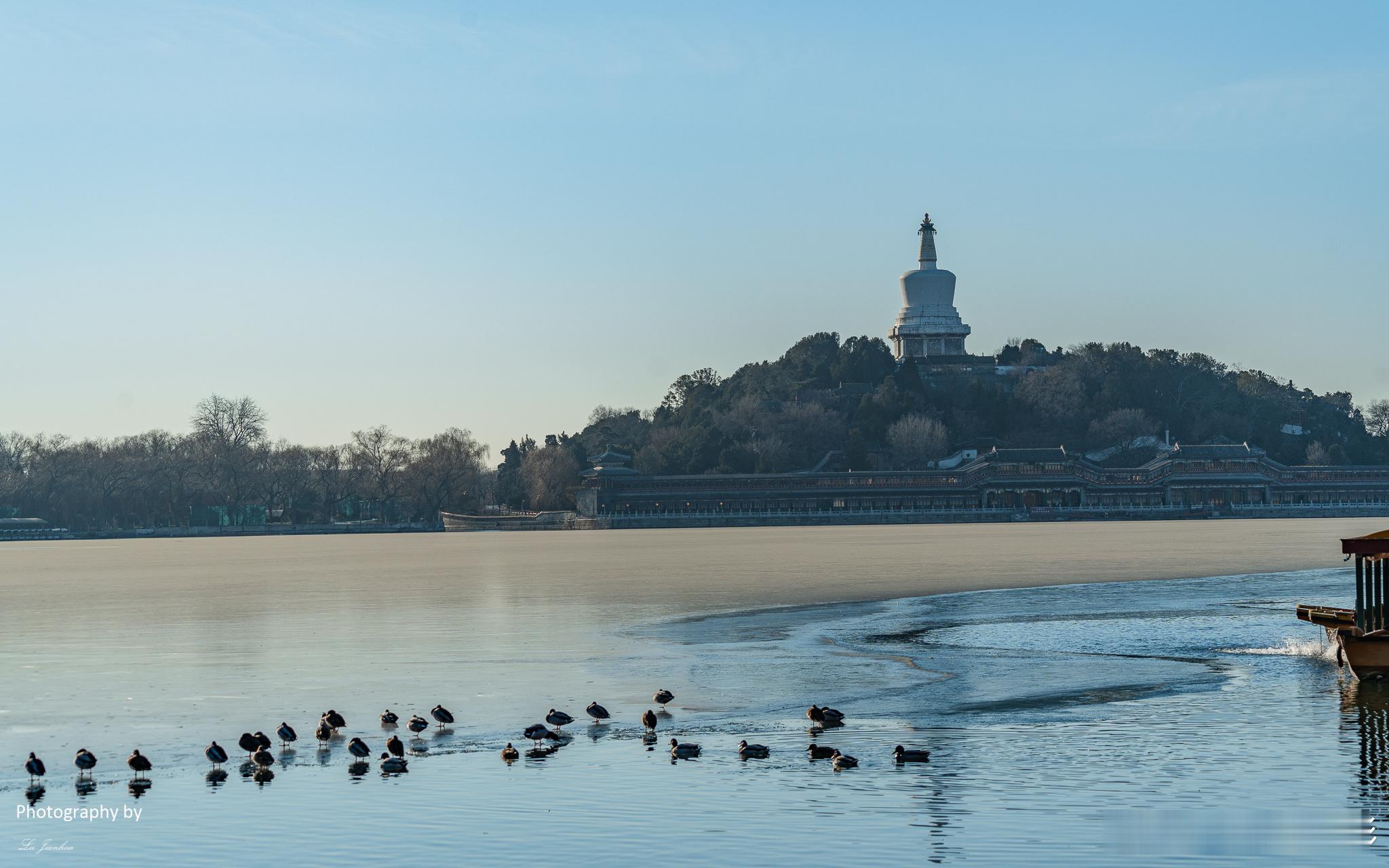 今日小寒，农历二十四节气中的第23个节气，也是冬季的第五个节气。小寒，预示着一年