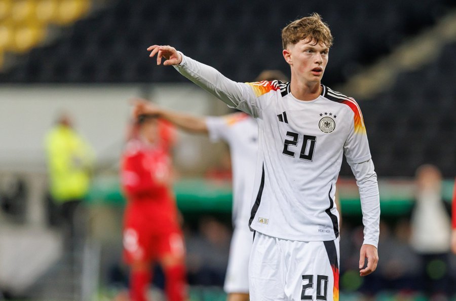 万纳已决定代表奥地利参加国家队比赛，并可能参加今年夏天的世界杯。[Philipp