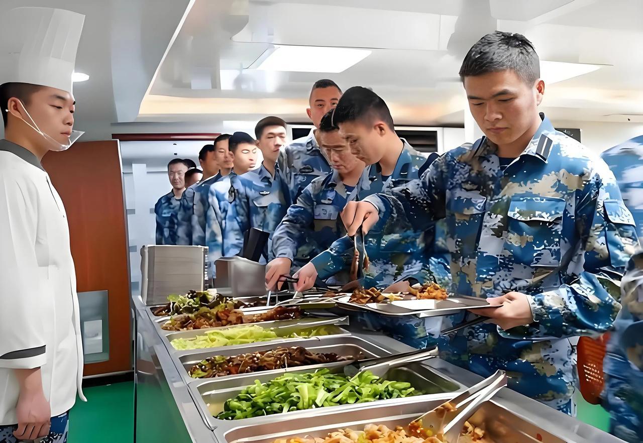 “养航母”到底有多费钱？这么说吧，山东舰常年驻守着3000多名官兵，为了保证舰上