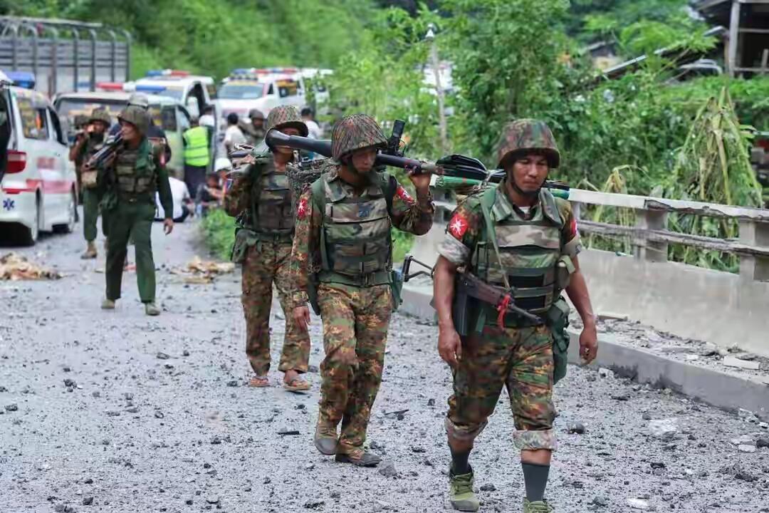 洪森父子这步棋走得太险！为边境利益背刺三十多年老友他信，将私人通话公之于众，友谊