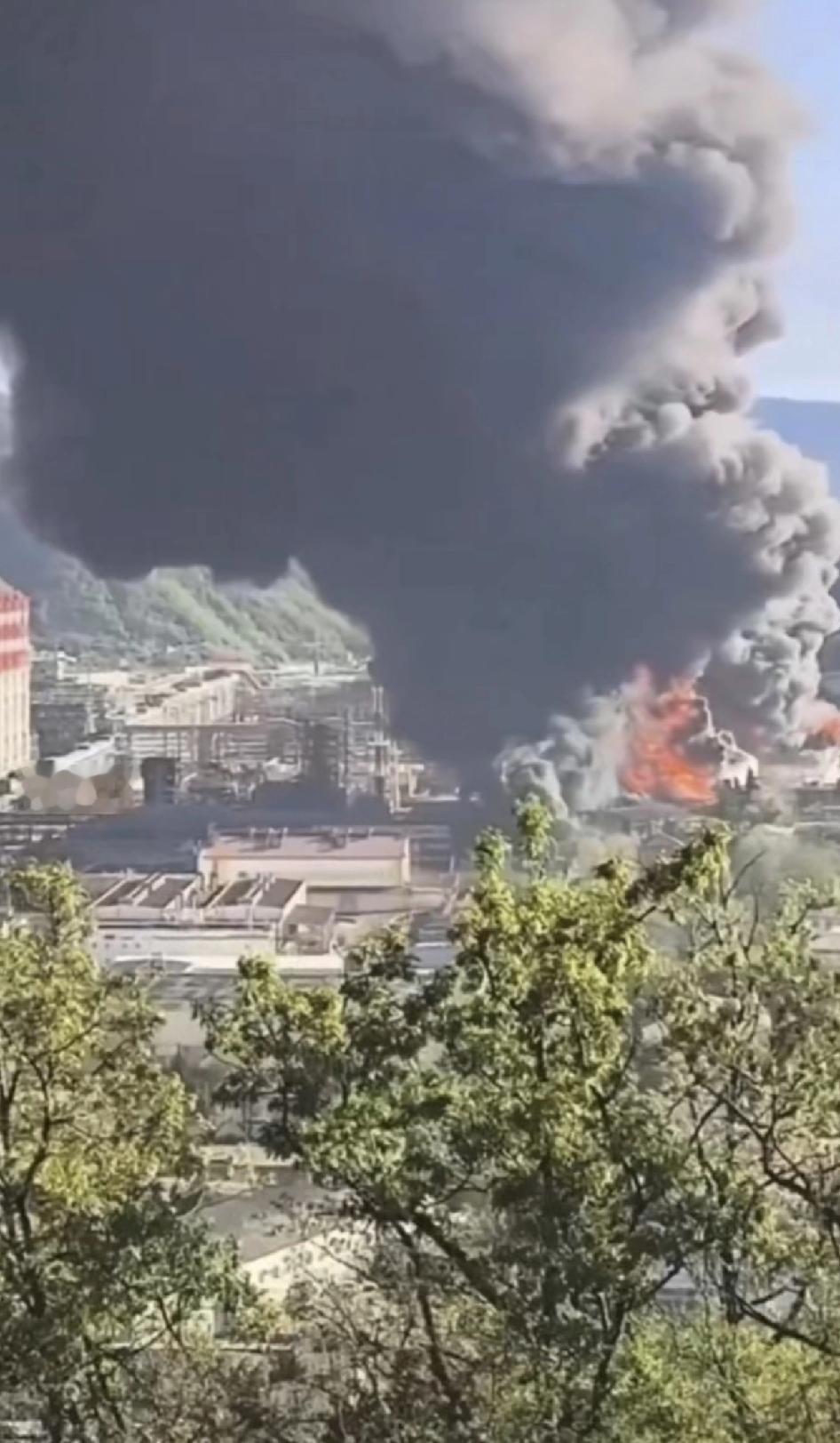 4月28号最新消息，乌克兰无人机袭击了俄罗斯的图阿普塞炼油厂，俄罗斯碳没有排放标