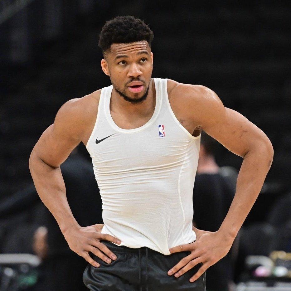 Shams：NBA结束对雄鹿和字母哥健康状况的调查确定无需处罚。 