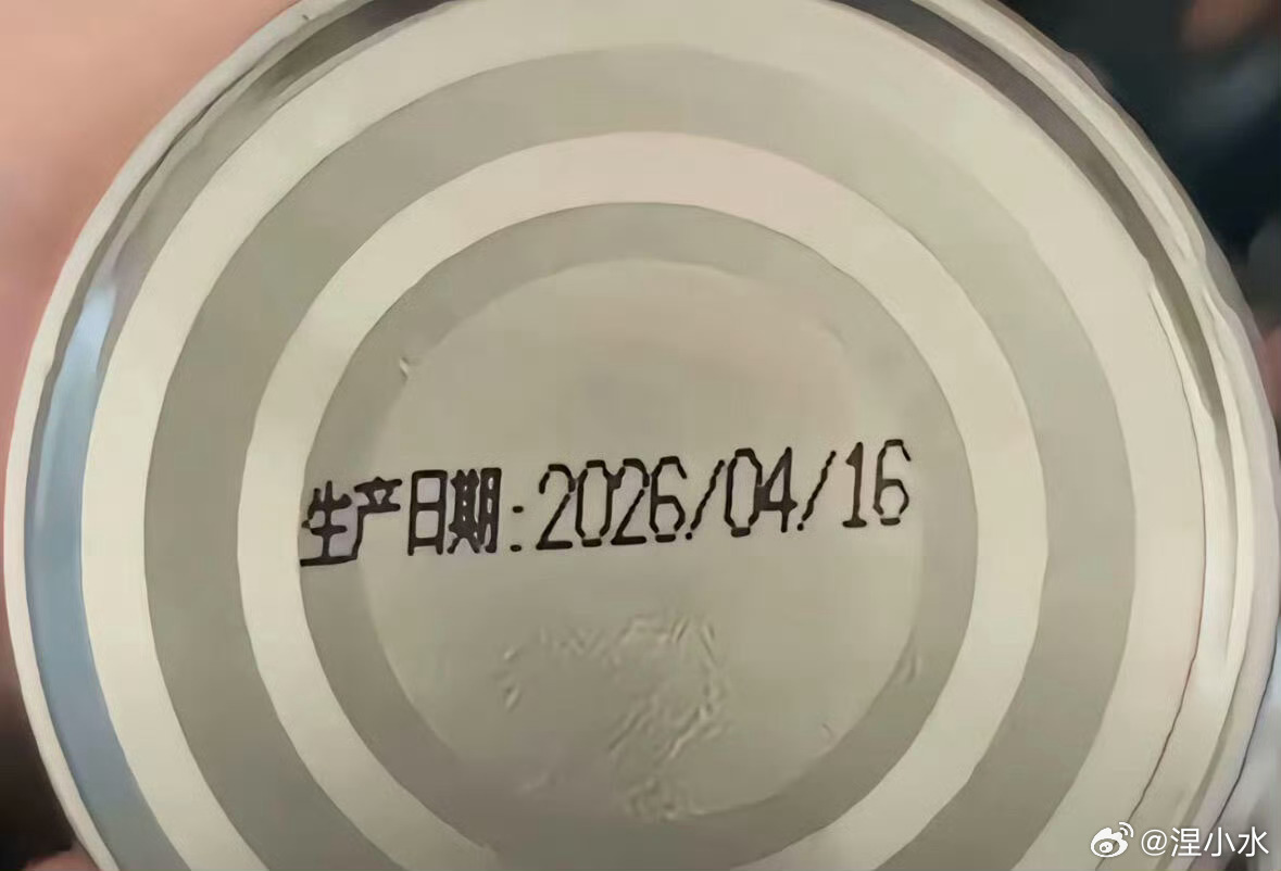 牛奶再放个把月就能喝了好家伙，牛奶都开始玩“期货”了？这波超前生产，是生怕我们喝