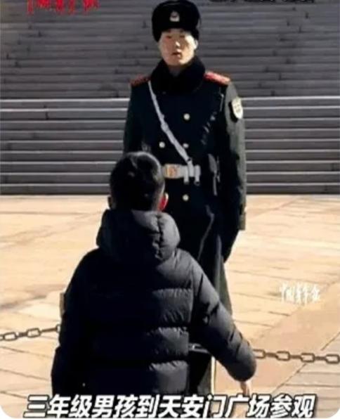 这就是信仰的力量！8岁男孩的一个敬礼，看哭无数人
 
这就是信仰的力量！2月12