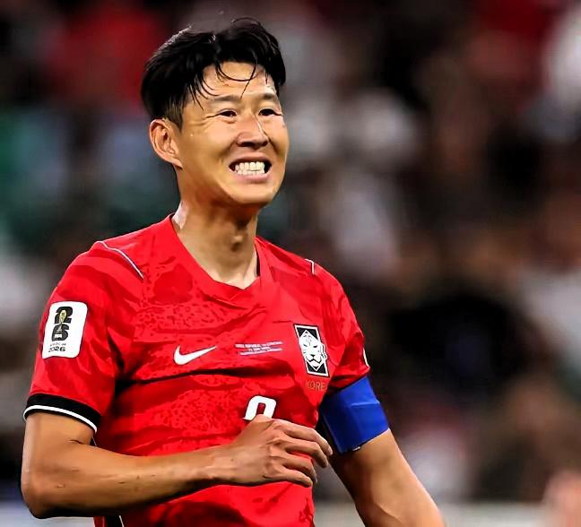 韩国足协恐怕要向国际足联投诉了！

不是因为他们短短2天被5个小组第三超越，晋级