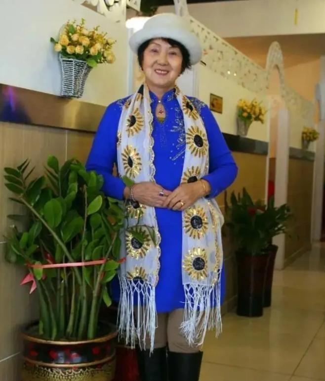 [微风]1986年，53岁的“上海女首富”吴胜明，因走私被判死缓。入狱后，丈夫带