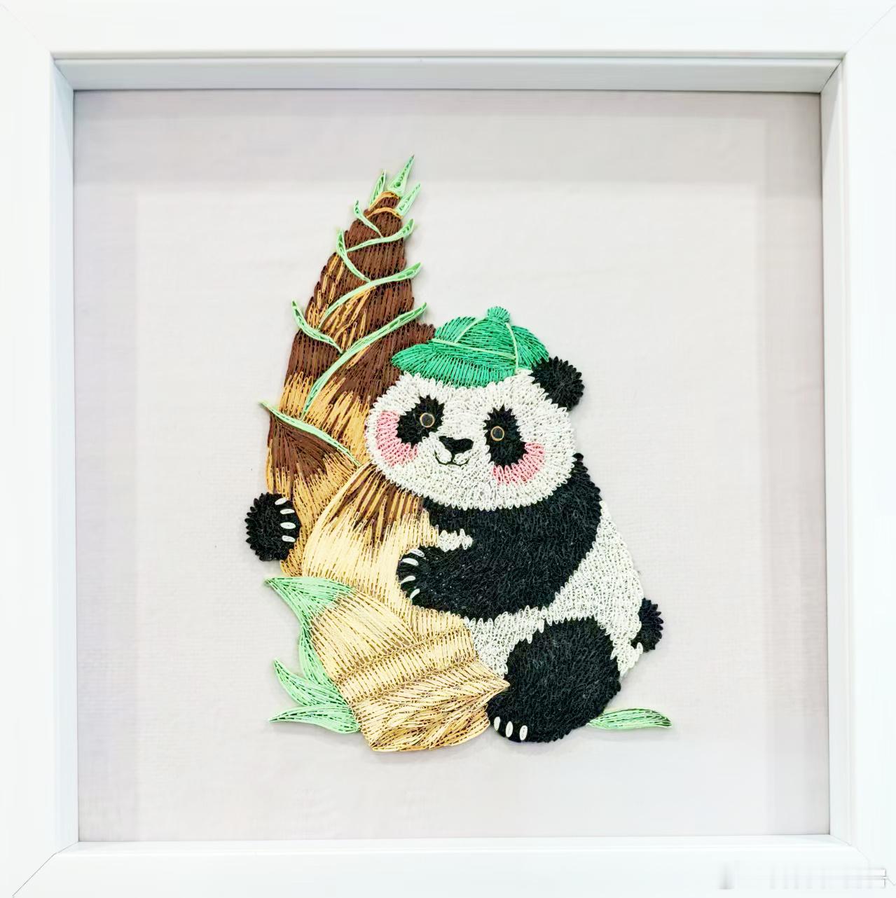 文化中国行 衍纸，又称盘纸或卷纸艺术，源自掐丝与花丝镶嵌技艺，它巧妙地运用卷曲、