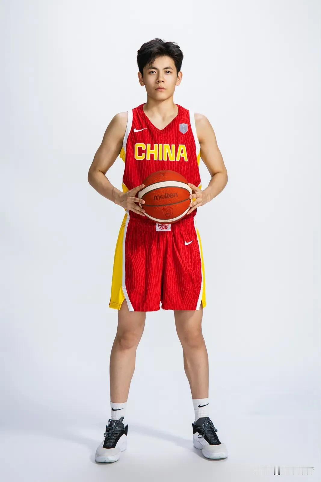 热身赛中国女篮73：69复仇澳大利亚，杨舒予已经坐稳进攻核心位置，球迷们可以忘记
