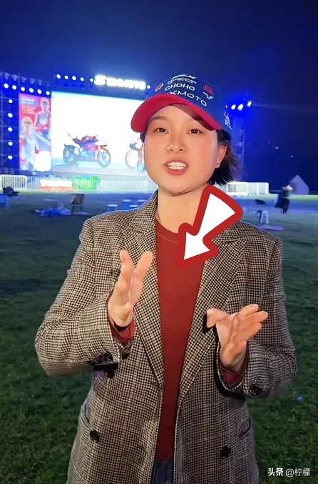 不知道大家有没有发现
这次夺冠的张雪机车的老板张雪，他的老婆是星姐，星姐如今也是