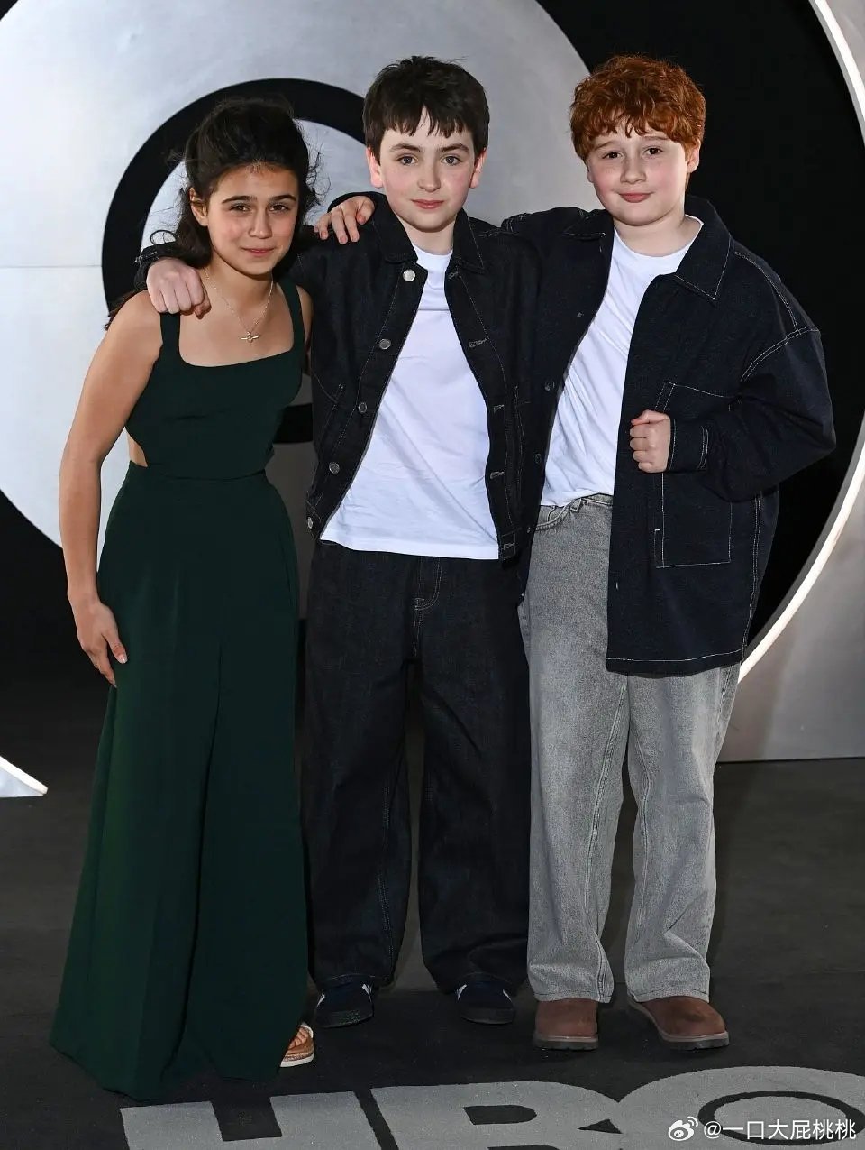 剧版三小只亮相，哈利感觉跟影版一样长不高 