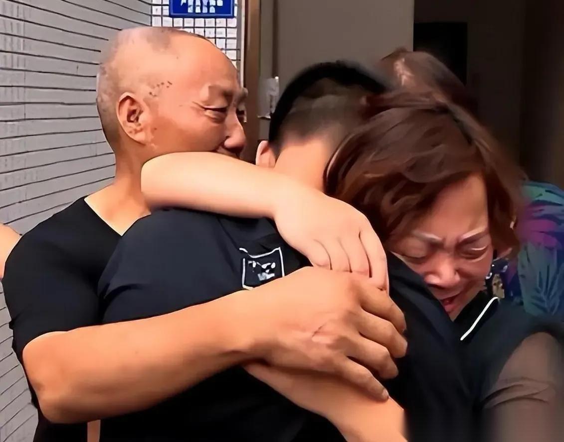 河北男子，27年来，反复做一个奇怪的梦：1棵梨树下，有位女子，一把将梨塞进他嘴里