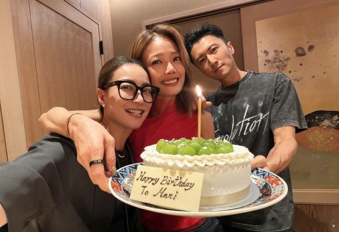 A微博娱乐众星为霍汶希庆生谢霆锋容祖儿蔡卓妍关智斌为霍汶希庆生 谢霆锋容祖儿蔡卓