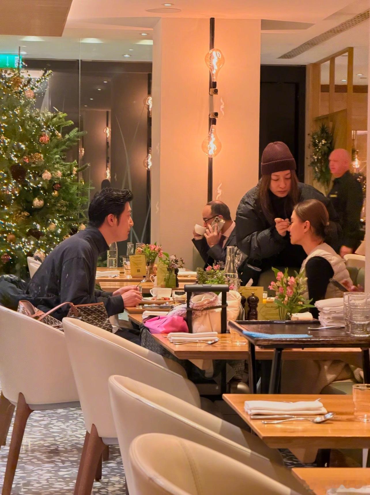 网友伦敦偶遇窦骁、何超莲，说俩人感情很好