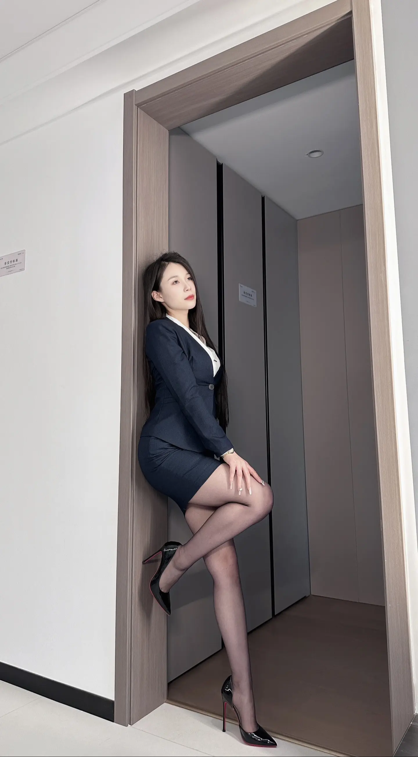音乐一响 小妹登场 给你一个温暖的家