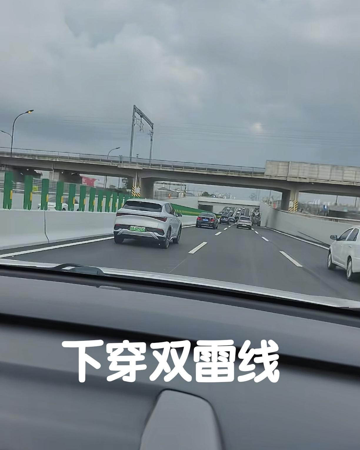 ［长江西路四十铺通车了，长江东路三十埠还会远吗］
       六安百姓期盼已久
