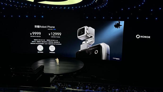 荣耀RobotPhone，机器人手机，价格出来了，9999元起。
-
云台主摄像